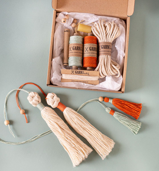 DIY kit Yarn Tassels | GARN&MEHR