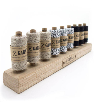 9 spools yarn stand