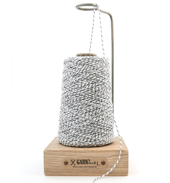 Cone stand with yarn cone